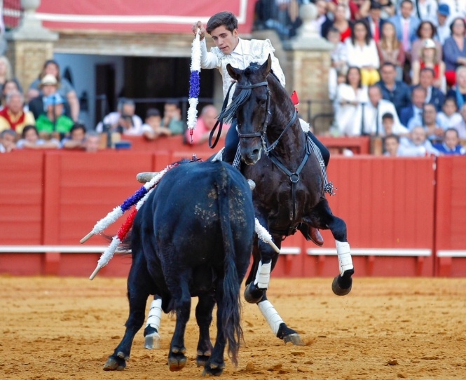 Ni Dragón embistiendo ni San Jorge toreando