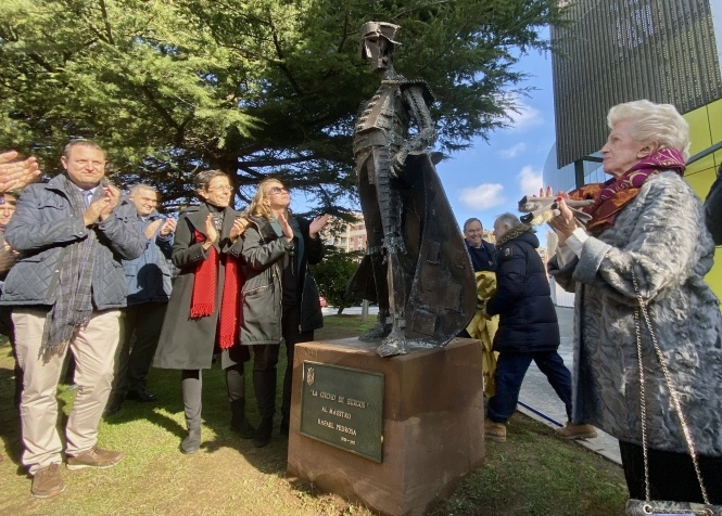 Burgos inaugura la escultura homenaje a Rafael Pedrosa