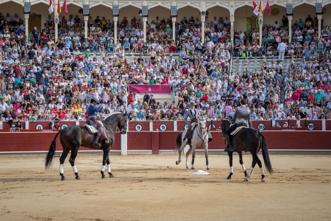 Guillermo debuta en Albacete con puerta grande
