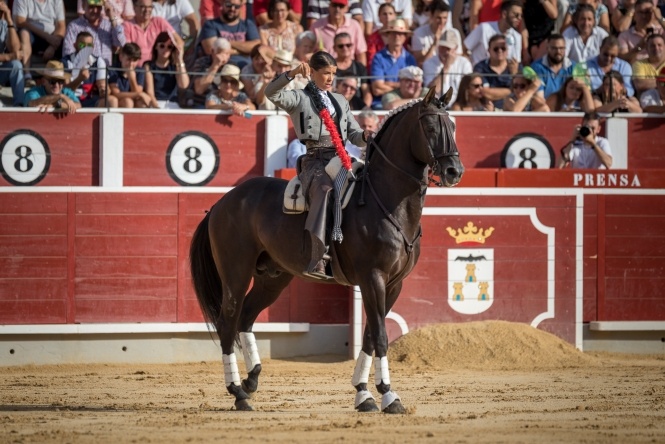 Guillermo debuta en Albacete con puerta grande