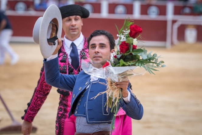 Guillermo debuta en Albacete con puerta grande