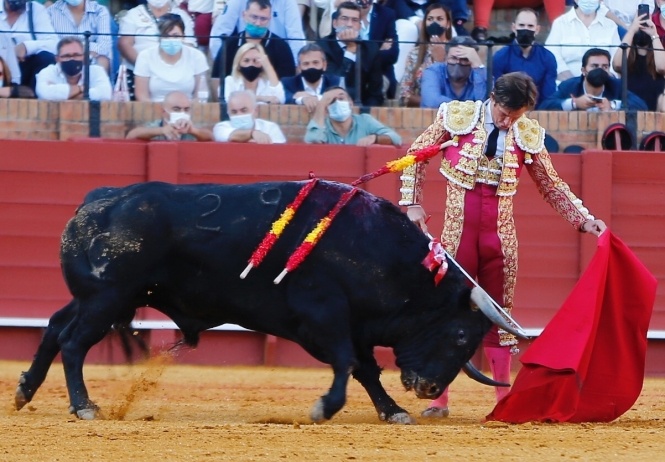 Perera tira al río un lote para mirar a Triana