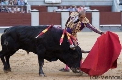 Un gran miura y un antológico par de banderillas